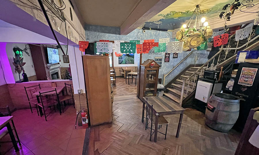 Comedores y espacios del 2� piso de La Chimenea