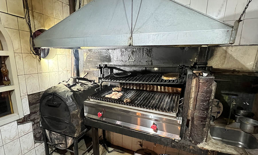 La parrilla y horno de barro de La Chimenea - La Chimenea