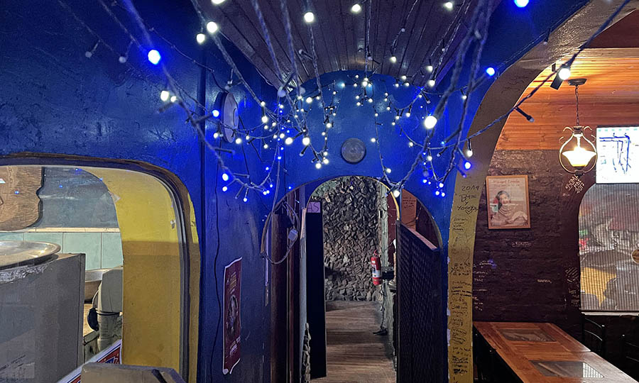 Detalles del bar restaurante La Chimenea en el centro de Santiago
