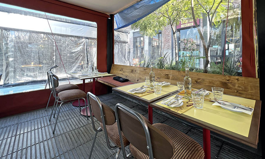 La amplia terraza lateral de Gino Lautaro - Gino Lautaro