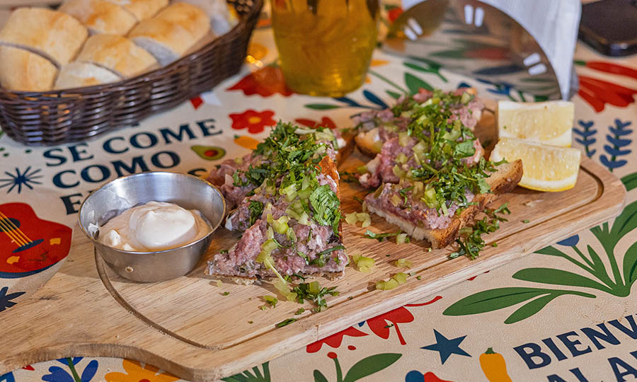 Medio crudo de vacuno al canap� 