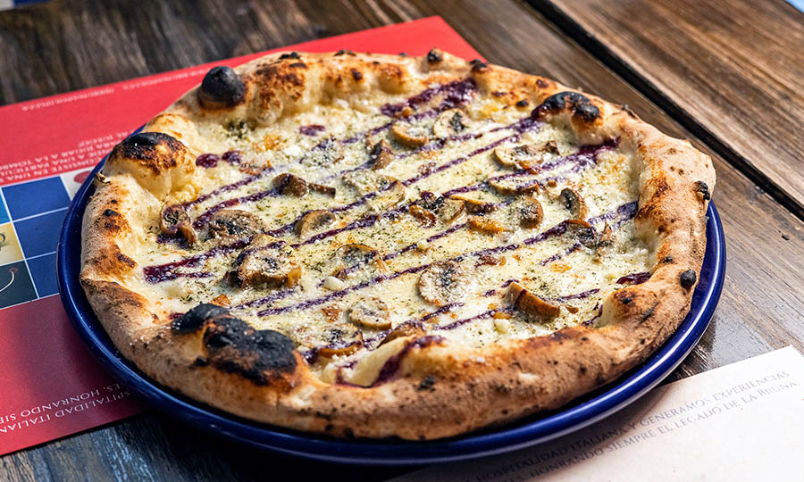 Invernal y golosa Pizza Funghi della patagonia - Brunapoli - Nueva Costanera