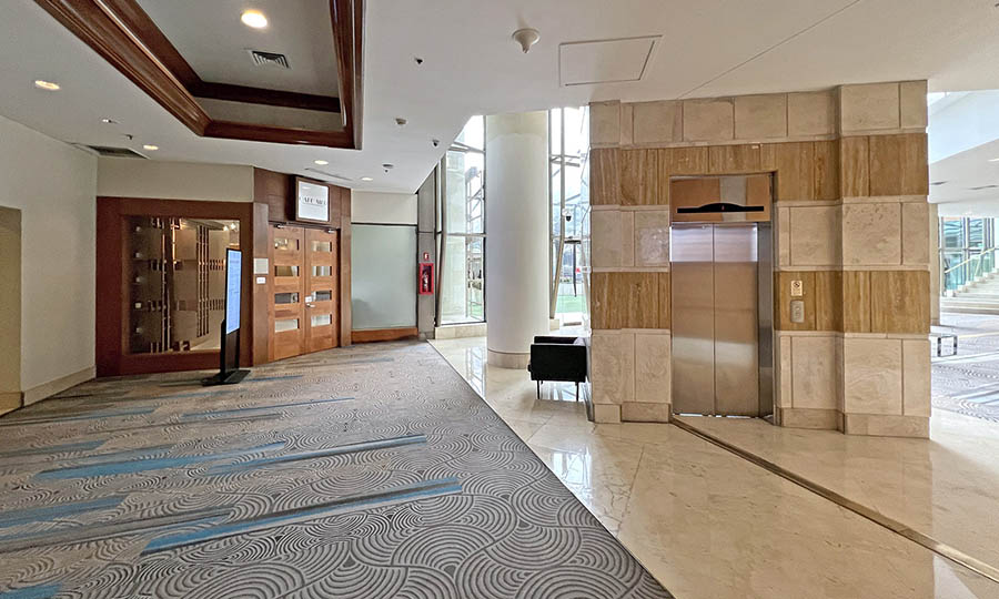 El acceso a Caf� Med en el piso -1 del Hotel Marriot - Caf� Med Marriott