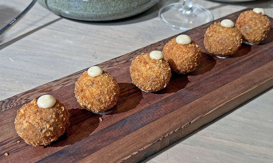 Croquetas de costillar y morcilla - Montenegro