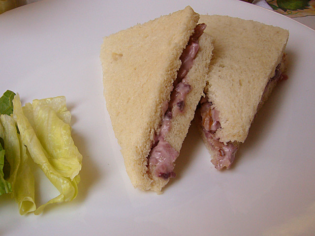Sandwich Favorito de Aceitunas Moradas - VOP Caf Bistr