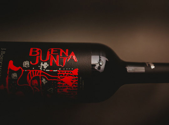 Vi�a Bouchon lanza su vino �Buena Junta�