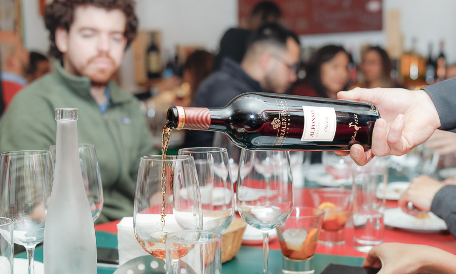 Jerez Gonz�lez Byass realiza su primera presentaci�n con cena maridaje en el restaurante La Bodeguilla de Crist�bal 