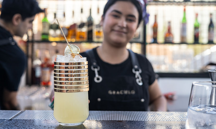 Gracielo Bar est� presentando nueva carta de c�cteles y entre ellos se destaca ''A�os Dorados''
