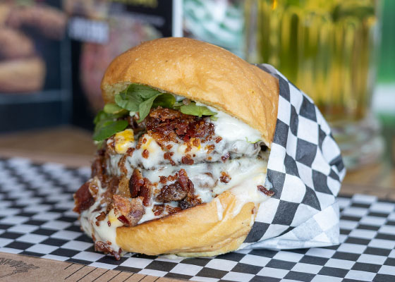 La sandwicher�a -La Fuente Carrera- lanza la hamburguesa �Reina Victoria� para su 5� aniversario