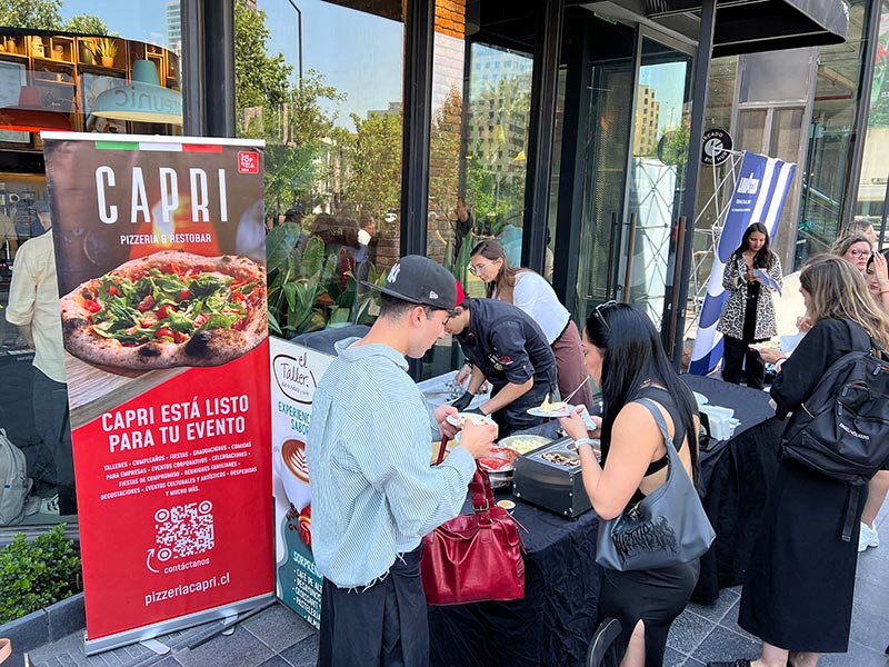 la colaboracin de Capri Pizzera