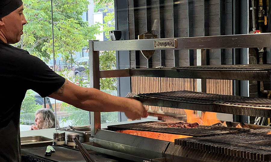 Dondoh Santiago se mantiene en lo alto como la primera parrilla japonesa en Chile