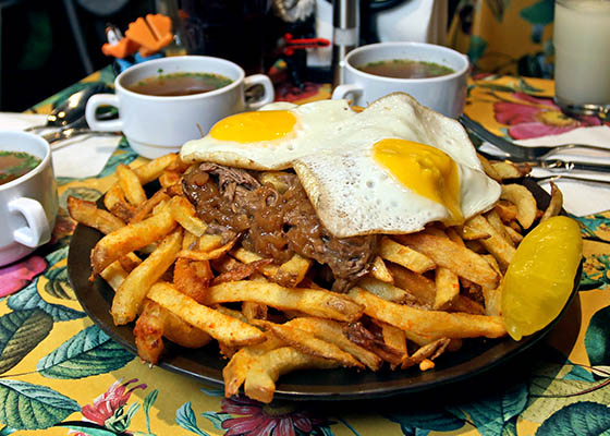 Don C�sar: El �nico lugar para comer chorrillanas en el MUT (y est�n imperdibles)